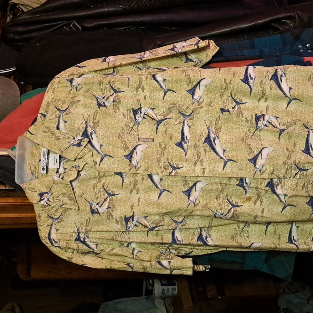Button up leisure shirt, columbia